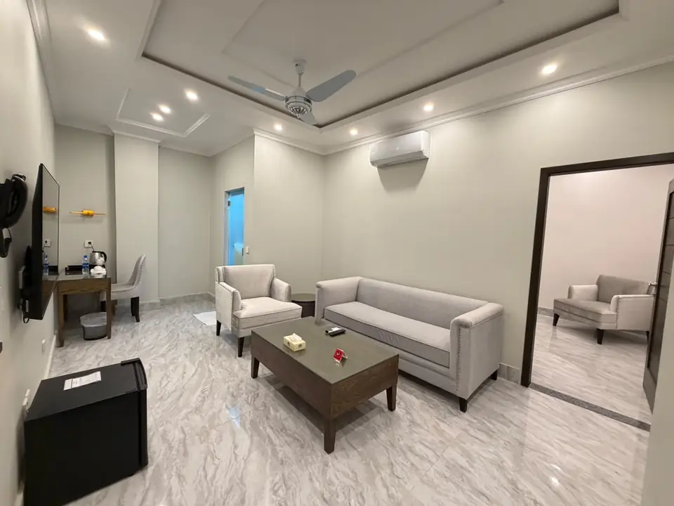 Executive Suite bathroom